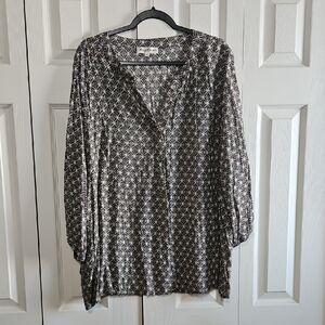 $8 SALE!! Marisa Christina Black and White Patterned Top